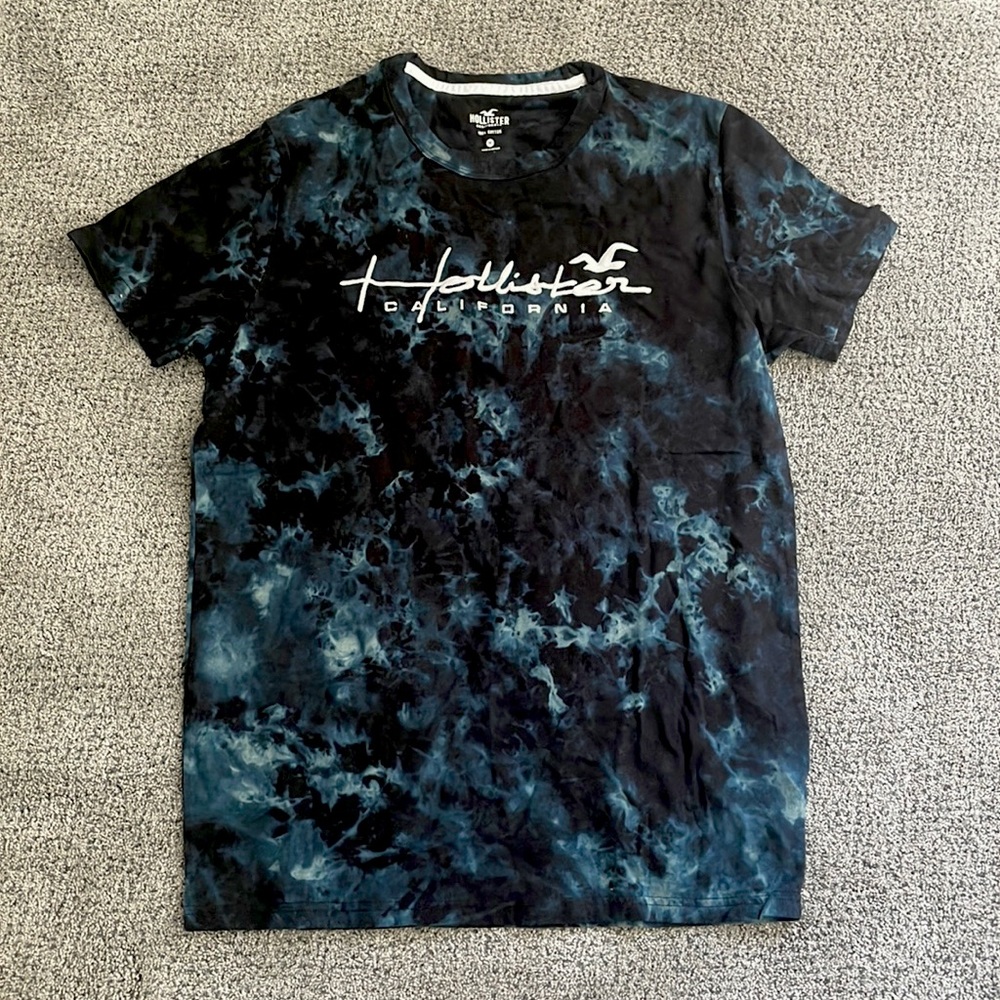 Light and dark blue tie-dye Hollister shirt